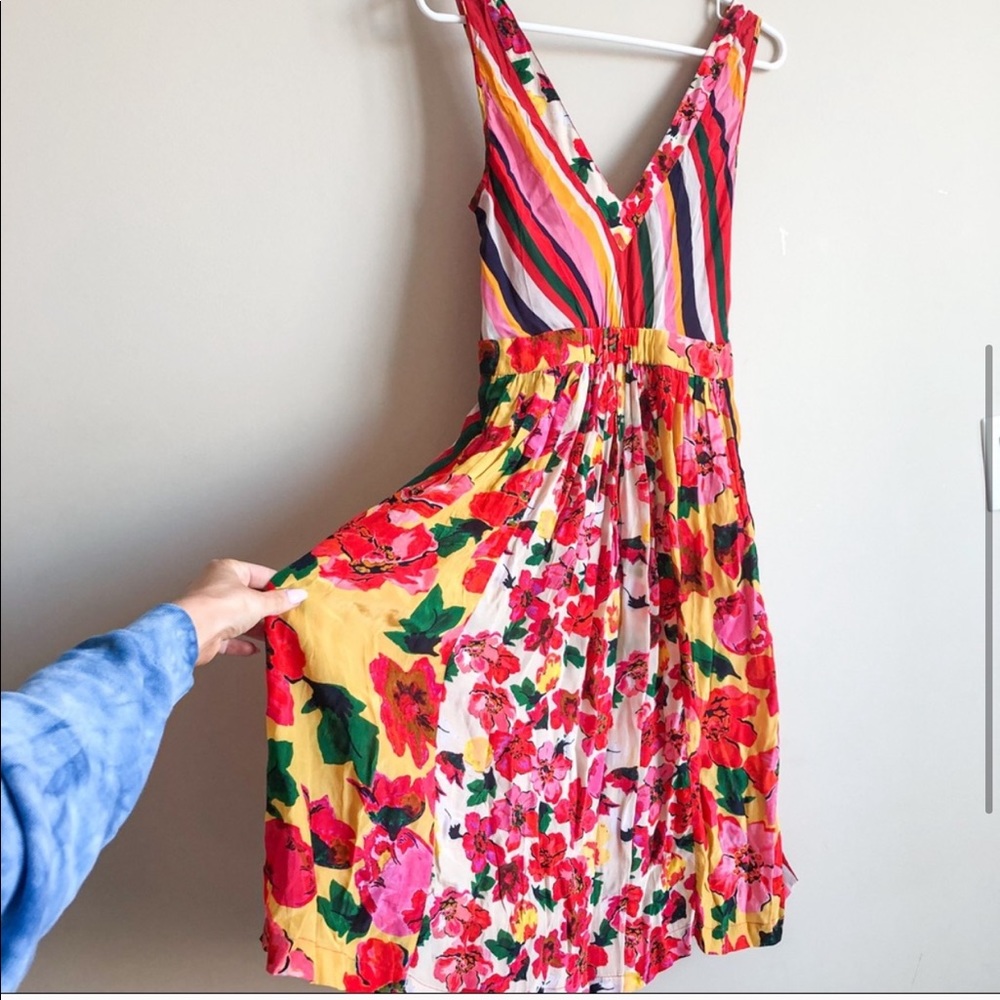 FROGBOX SWISS FLORAL STRIPED VNECKDRESS